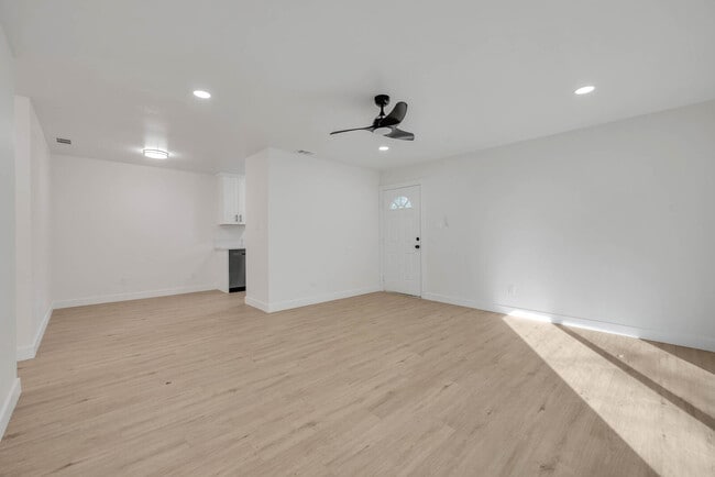 Building Photo - 9678 Lake Natoma Dr