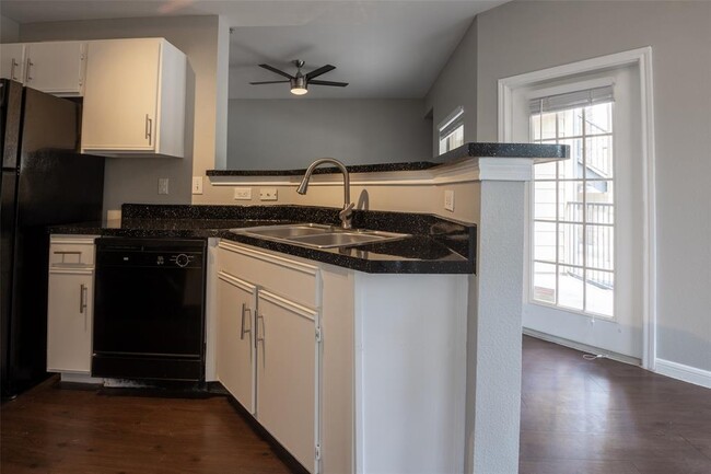 Building Photo - 2320 Gracy Farms Ln