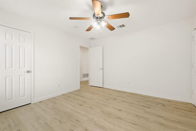 Building Photo - 218 Altamont St