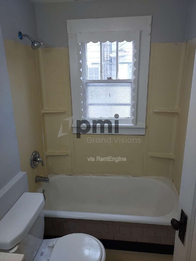 Building Photo - 2143 E Wood St