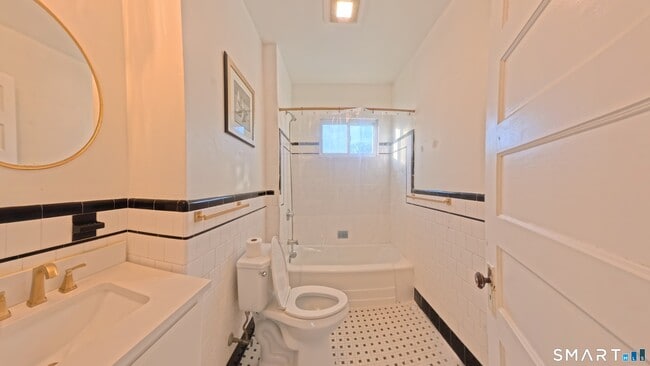 Building Photo - 75 Richardson St