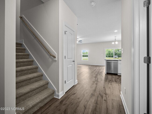 Building Photo - 227 Verrazzano Ln