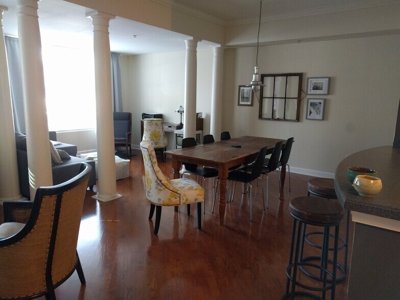 Building Photo - 1101 Juniper St NE