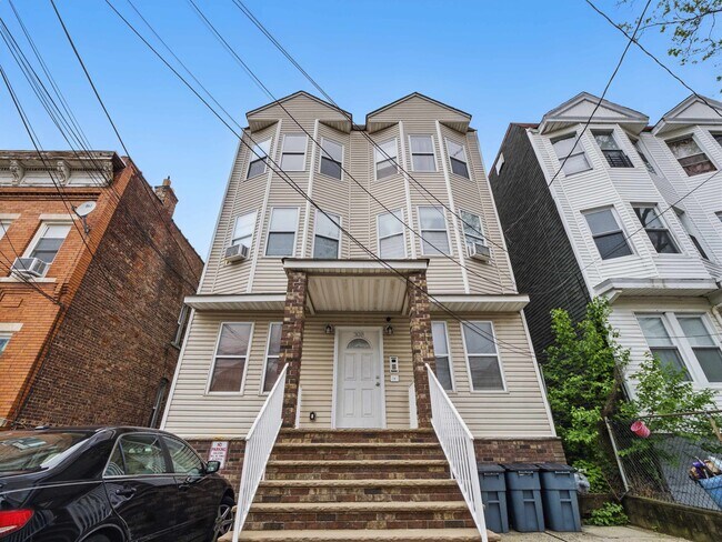 Building Photo - 308 Ege Ave