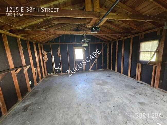Building Photo - 1215 E 38th St