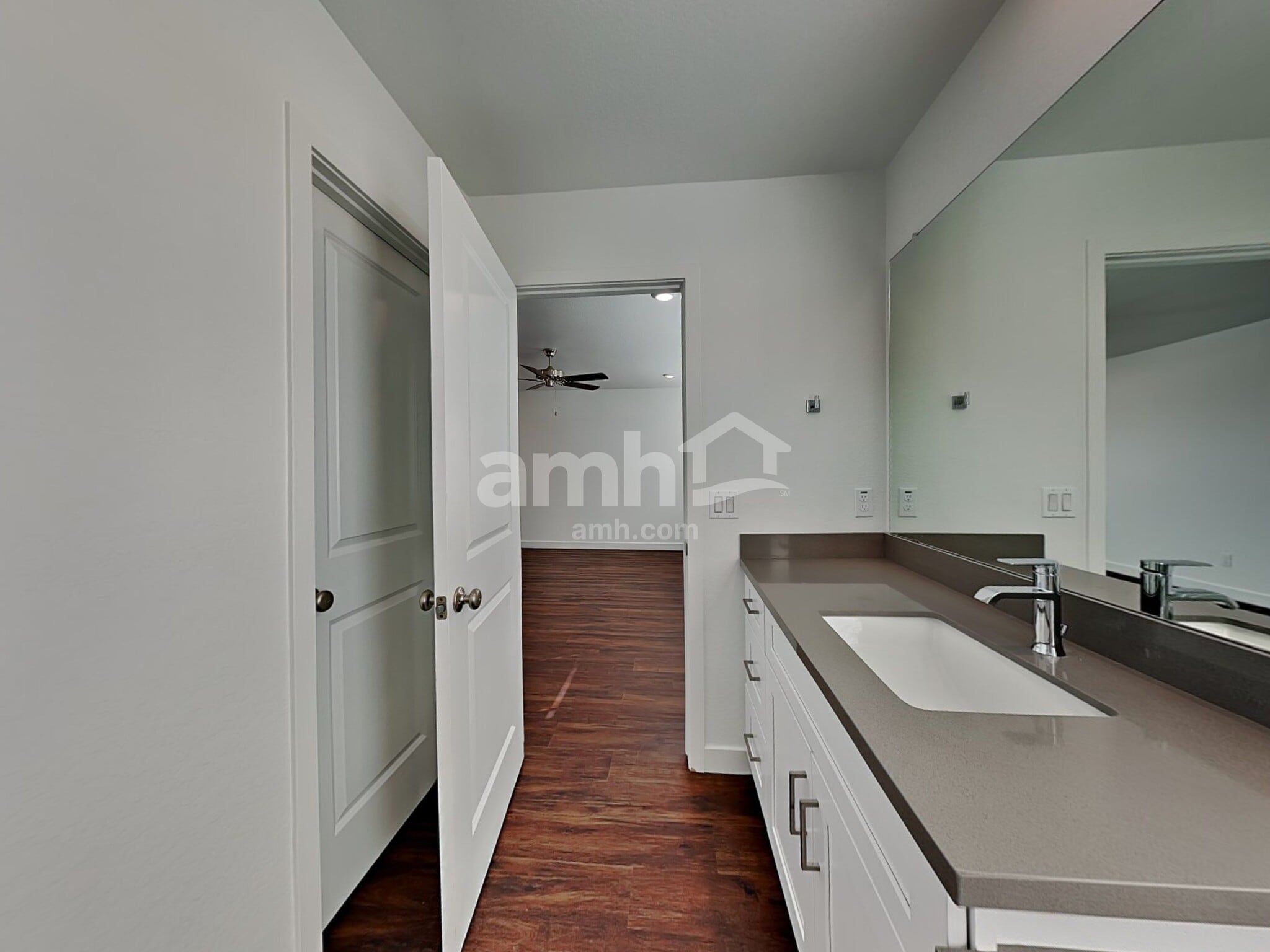 Building Photo - 8318 S 21st Ln