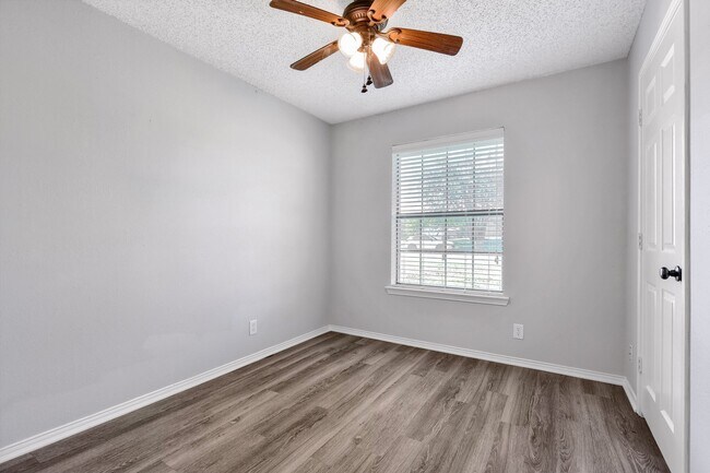 Building Photo - 3505 S Carolina Dr