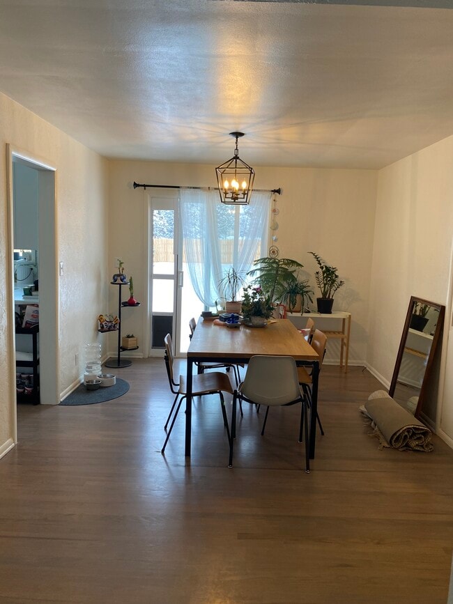 Building Photo - 600 NE 12th St