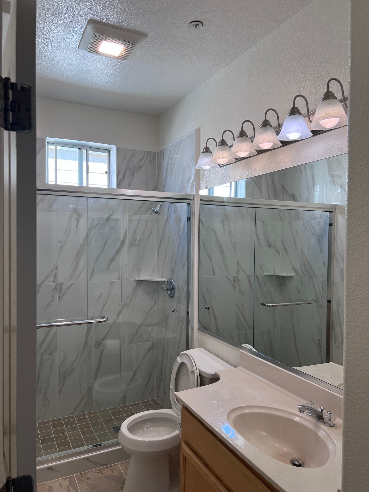Building Photo - 2116 Thistle Ct