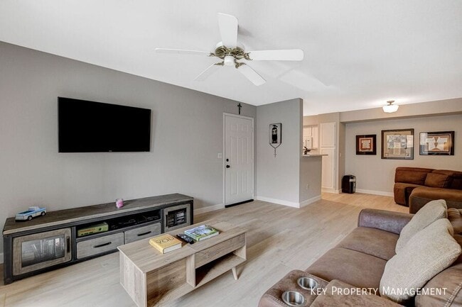 Building Photo - 555 E Silverado Ranch Blvd