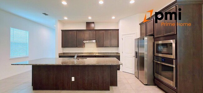 Building Photo - Luxury Living in Winter Garden – 4-Bedroom and 3.5-Bathrooms Home with Screened Patio & EV Charging