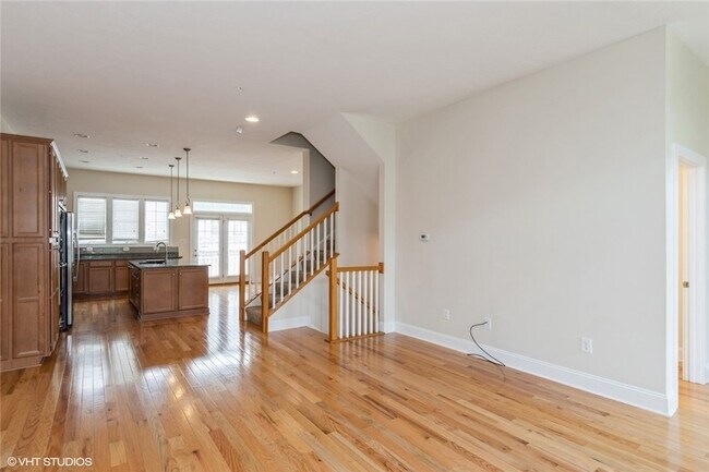 Building Photo - 335 Osona Ln