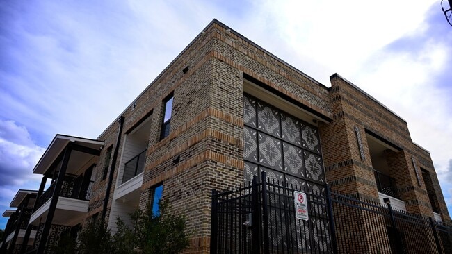 Building Photo - 1606 El Paso St