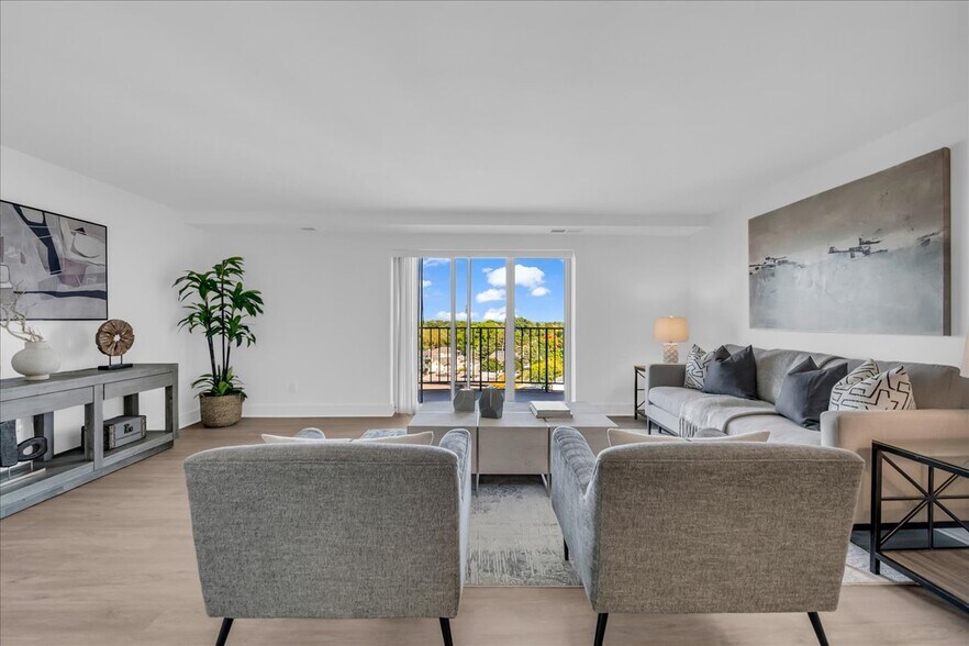 Primary Photo - 411 S Old Woodward Ave