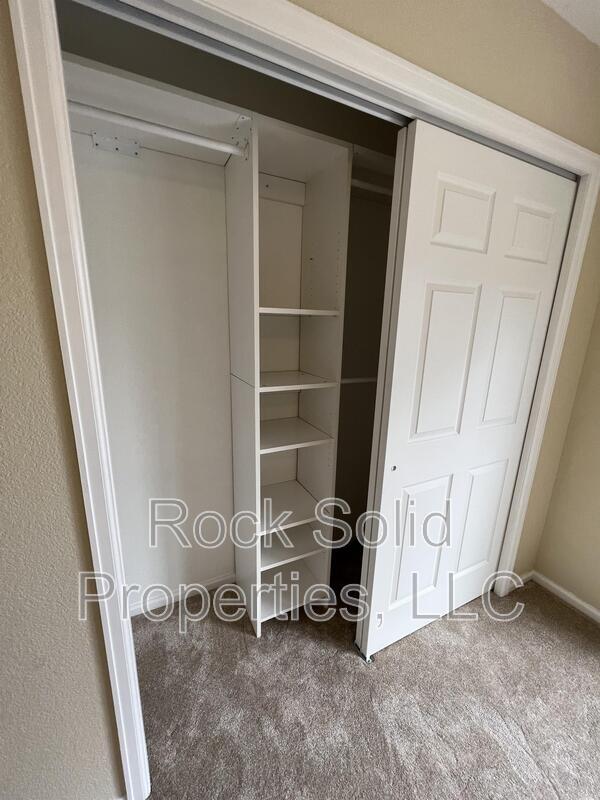 Building Photo - 405 E 5th St