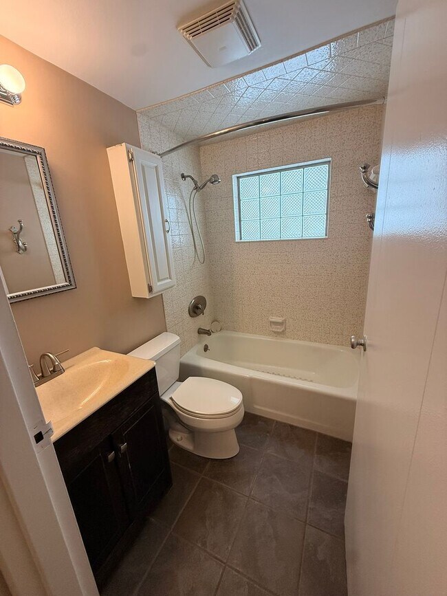 Building Photo - 2076 Terrylynn Ave