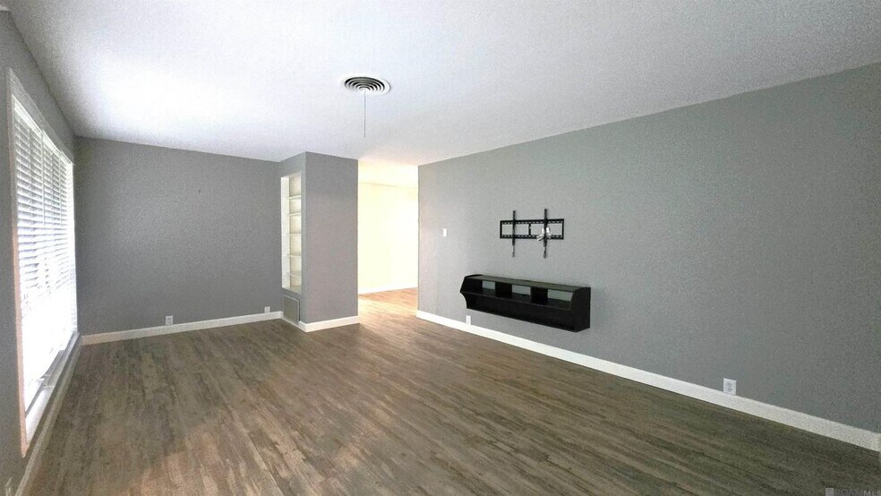Building Photo - 344 Burgess Pl