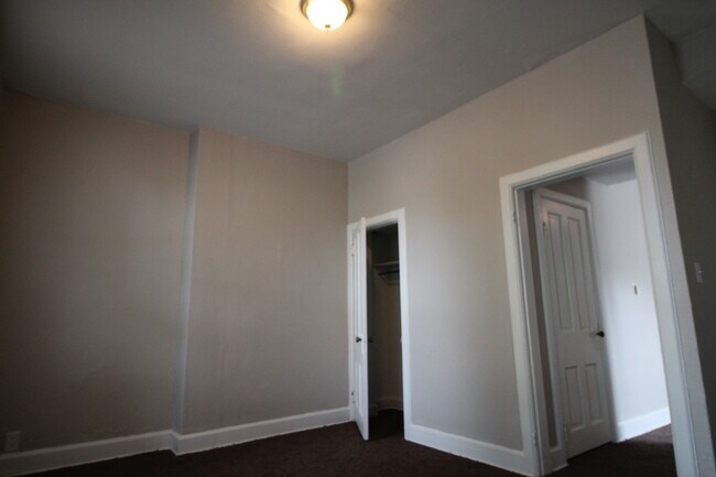 Building Photo - 1 Bedroom on South High St