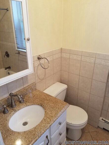 Building Photo - 9 Saybrook St