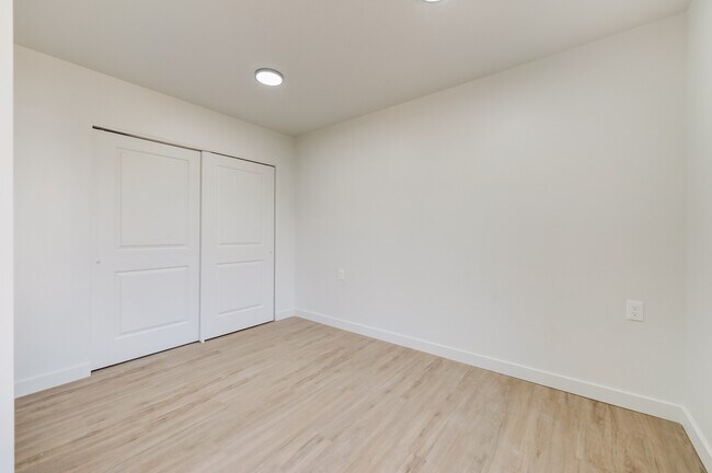Building Photo - 404 E 5600 S