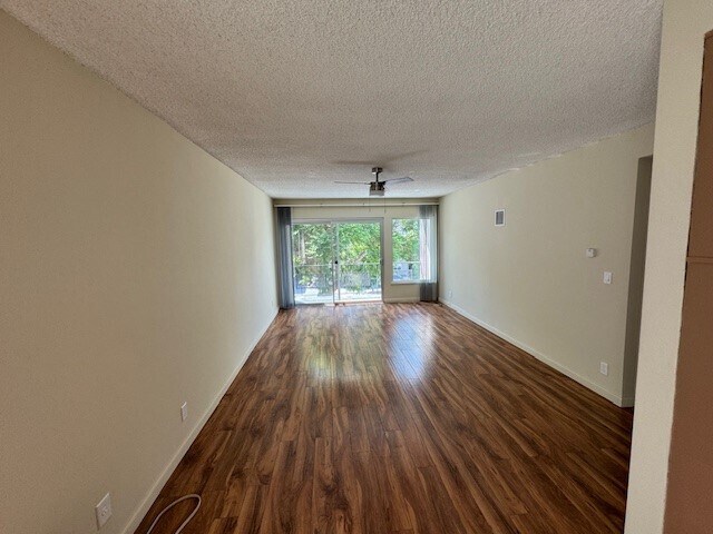 Living Room facing Balcony - 1320 N Poinsettia Pl