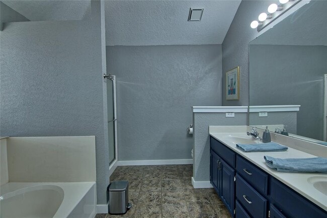 Building Photo - 2924 Canyon Oaks Ct