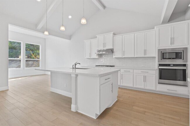 Building Photo - 102 Majestic Arroyo Way