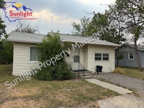 Building Photo - One level 2 Bed 1 Bath Single Family with Many Updates