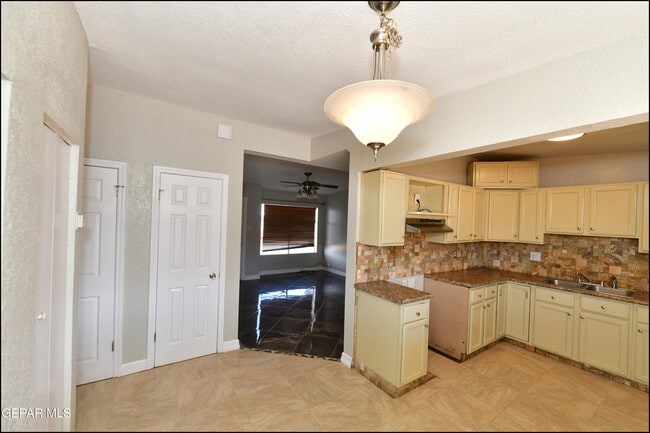 Building Photo - 9143 Matterhorn Dr