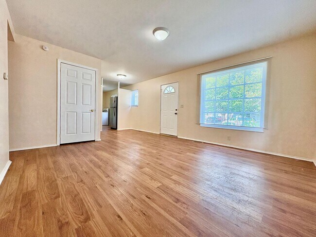 Building Photo - 1325 Browne Ln