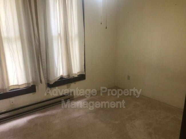 Building Photo - 522 SW Calapooia St