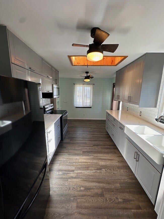 Building Photo - 1325 S Utica St