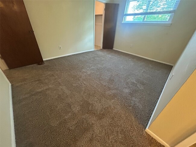 Building Photo - 2235 Quail Valley E Dr