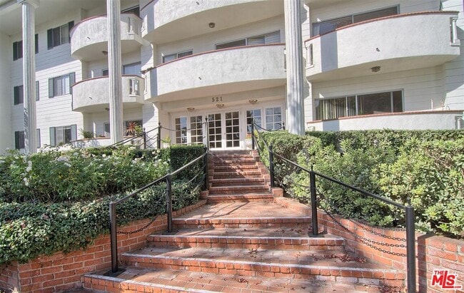 Building Photo - 521 Montana Ave