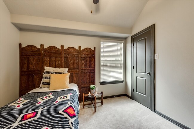 Building Photo - 86 Aventura Pl