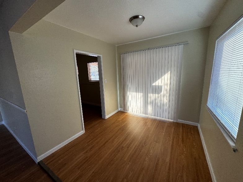 Building Photo - 1571 Sheridan Rd