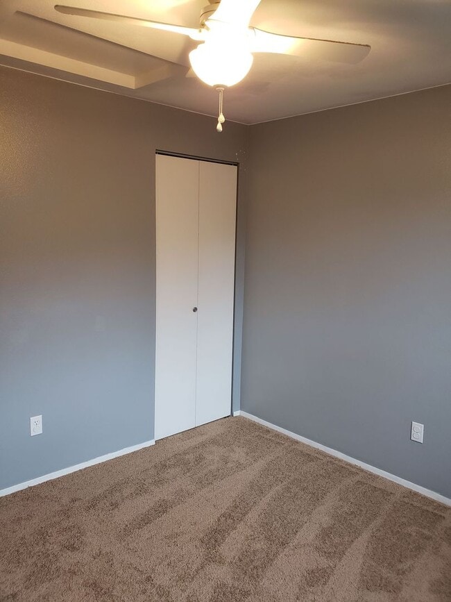 Building Photo - Beautiful Three Bedroom Centrally Located!
