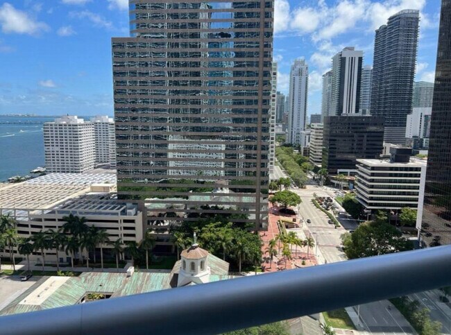 Building Photo - 485 Brickell Ave