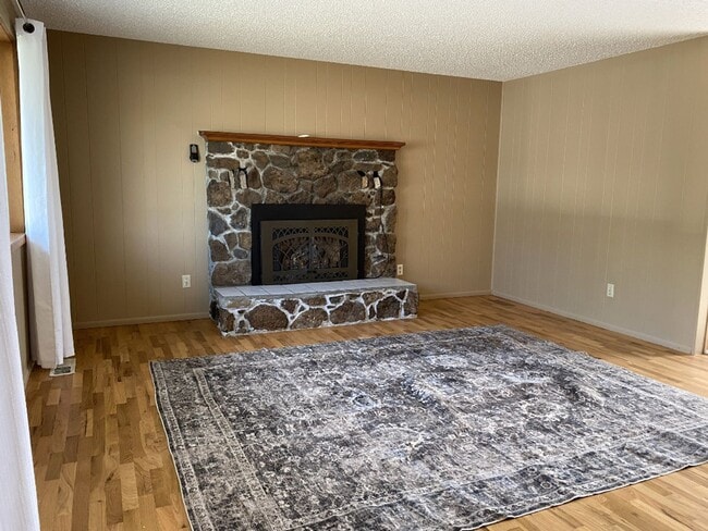 Building Photo - Goldendale Home for Rent