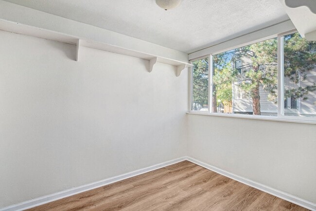 Building Photo - Spacious 2Bed/2.5Bath Townhouse in Central Denver