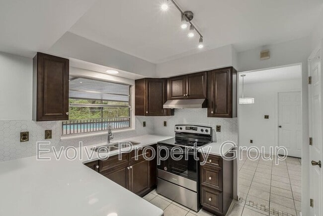 Building Photo - 724 Forest Glen Ct