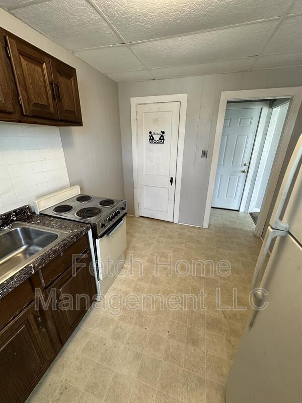 Building Photo - 107 E Main St