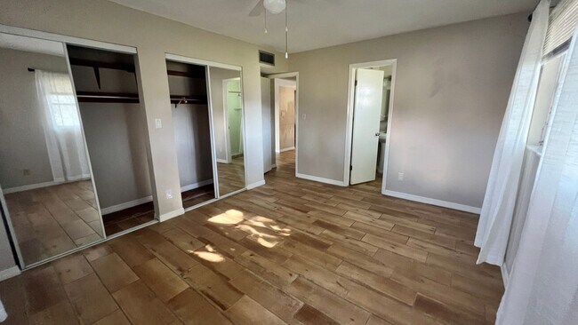 Building Photo - Waterfront, 2 bed 2 bath with boat dock an...