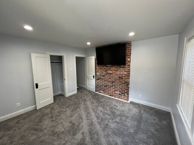 Building Photo - 931 Thomas Rd