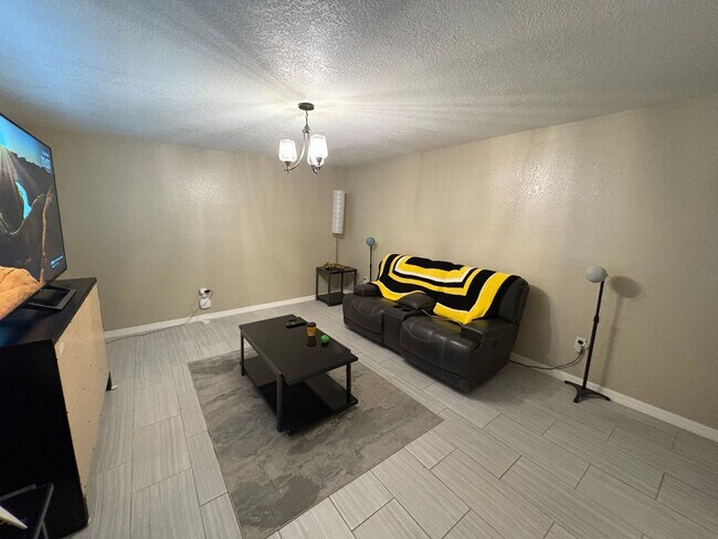Building Photo - 2900 Schooner Dr