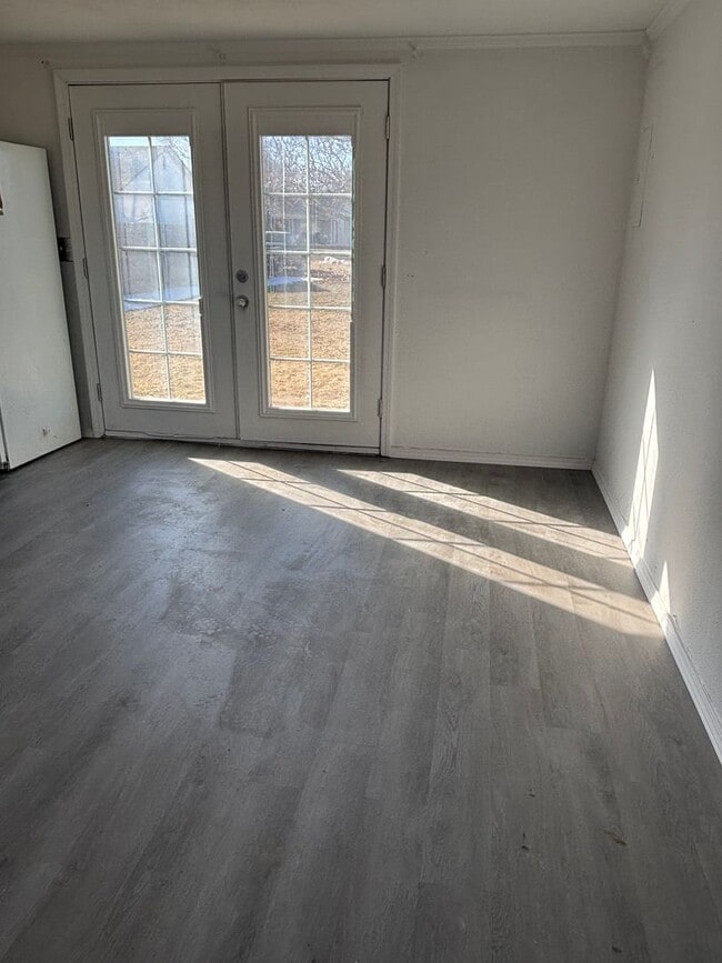 Building Photo - 2319 1/2 Axtell