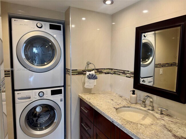 Building Photo - 1000 W Island Blvd