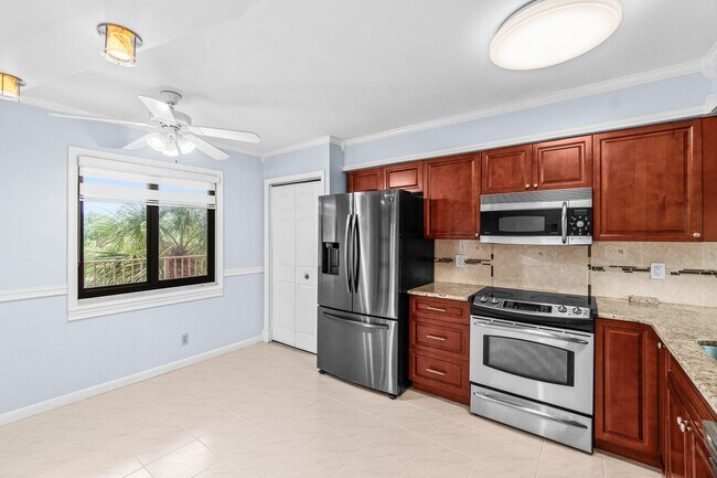 Building Photo - 14475 Strathmore Ln