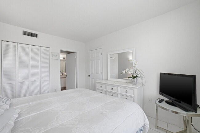 Building Photo - 3450 S Ocean Blvd