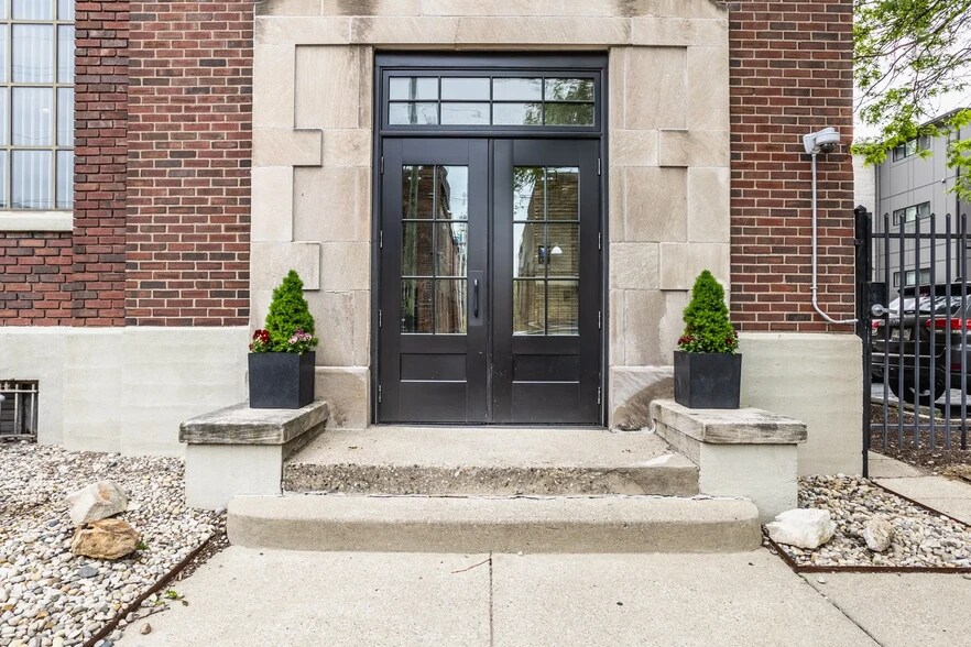 Building Photo - 611 N Park Ave